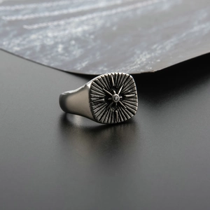 Anello con sigillo vintage in acciaio inossidabile da uomo con motivo a raggiera