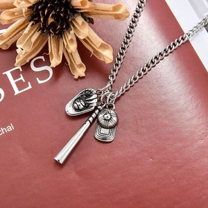 Collier en acier inoxydable avec pendentifs batte, gant et casquette de baseball sur chaîne O