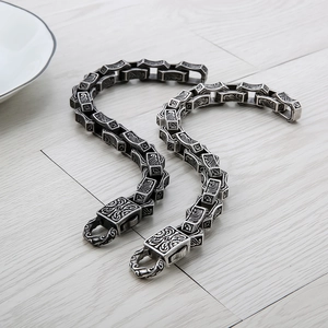 Edelstahl-Kette im Retro-Punk-Stil mit detaillierter Totem-Gravur für Herren