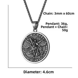 Detalle de medalla de San Miguel con diámetro 4,6 cm y largo de cadena de 60 cm