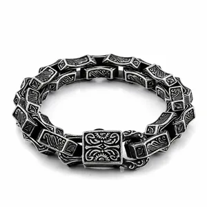 Herren Armband aus Edelstahl mit geprägtem Totem-Muster im Retro-Punk-Stil