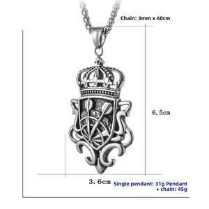 Vue détaillée du pendentif bouclier punk avec emblème de couronne et mesures de dimensions