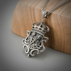 Collier Pendentif Bouclier Couronne en Acier Inoxydable Vintage Homme Hip Hop Punk Gothique Médaillon Cible Bijoux