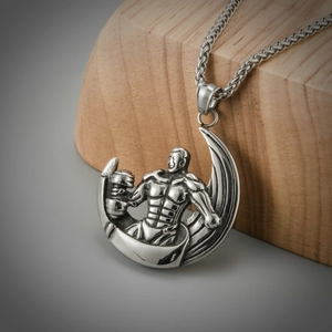 Collana fitness in acciaio lucido con ciondolo uomo muscoloso manubrio e luna