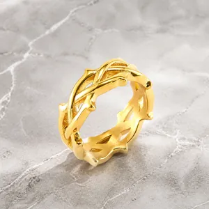 Bague minimaliste en acier inoxydable plaqué or avec un design tissé de ronces vintage