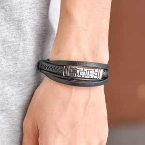 Bracelet multicouche en cuir tressé noir pour homme avec boucle en acier inoxydable