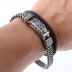 Herrenarmband aus Titanstahl mit Ankh-Kreuz-Anhänger und schwarzem Ledergeflecht