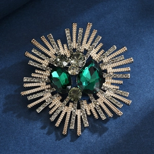Vintage Luxurious Radial Crystal Brooch For Women Gold Silver Plated Alloy Rhinestone Sunburst Pin For Suits Banquet Wedding Jewelry