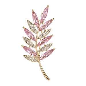 Broche branche d'olivier élégante avec cristaux roses et diamants sur métal doré