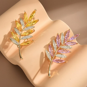 Broche Branche d'Olivier Élégante pour Femmes en Cuivre Incrusté de Zirconia Plaqué Or Bijoux de Mode