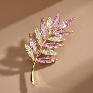 Élégante broche branche d'olivier dorée avec cristaux roses et pavé de diamants blancs