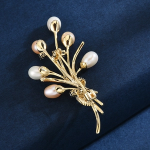 Elegant gold flower brooch featuring freshwater pearls and zircon accents for women