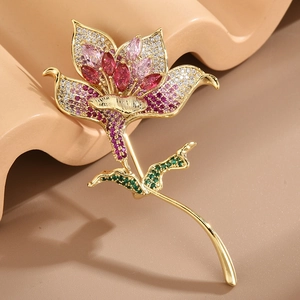Broche Fleur De Lys Élégante En Cuivre Avec Zircone Cubique Pour Femmes Couleur Dégradée Luxueuse Épingle Bijoux