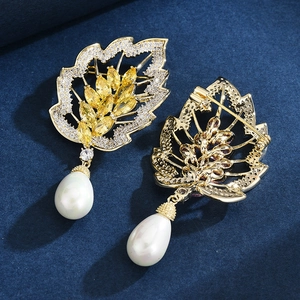 Elegant gold leaf brooch with yellow stones, white zircons and a teardrop pearl pendant