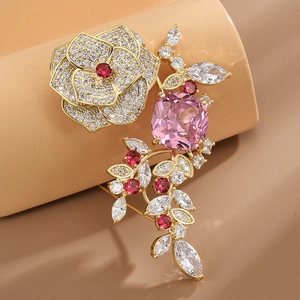 Broche Camélia Élégante de Style Coréen pour Femme en Cuivre avec Zirconia Incrusté Épingle de Mode Haut de Gamme pour Costume