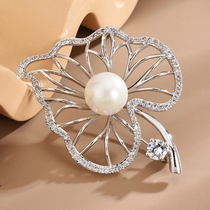 Leaf Brooch For Women Elegant Copper Hollow Lotus Leaf Shape Pin With Zircon Artificial Pearl For Banquet Party Dress Accessories