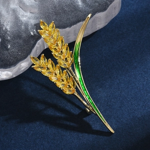 Elegante spilla a spiga di grano dorata con zirconi gialli e foglie in smalto verde