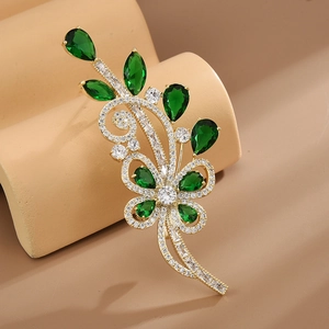 Élégante Broche Fleur en Cuivre Avec Zirconia Vert Incrusté Accessoires Qipao Vintage Bijouterie Fine Broches pour Femmes