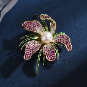 Élégante broche fleur orchidée en zircon avec perle blanche et plaqué or pour femme
