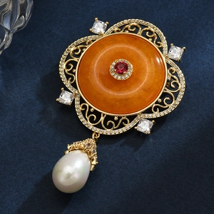 Spilla vintage in oro con ambra, zirconi e perla pendente a forma di goccia d'acqua