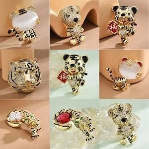 Chinese Zodiac Tiger Brooch Pin For Women High Grade Gold Plated Copper Rhinestone Enamel Tiger Head Breastpin Clothes Accessory