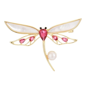 Broche libellule élégante dorée avec ailes en nacre et cristaux roses pour femme