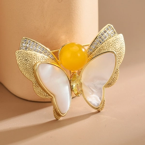 Élégante Broche Papillon en Cuivre Avec Micro Incrustation de Zircone Nacre Blanche Cire d'abeille Synthétique Femme