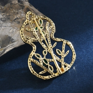 Exquisite gold-plated copper gourd brooch with green zircon inlay on deep blue velvet
