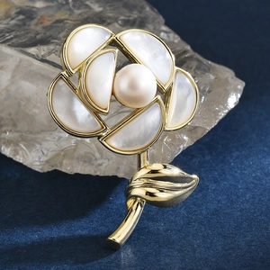 Elegant Camellia Flower Brooch With Mother Of Pearl And Freshwater Pearl Inlaid Gold Plated Copper For Women Banquet Wedding Style Accessory