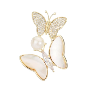 Broche papillon dorée avec ailes en nacre, perles et zircons cubiques scintillants