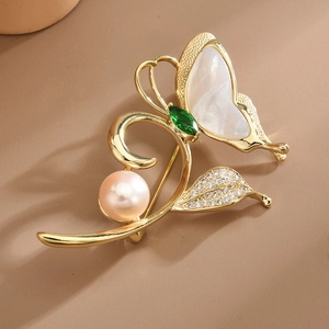 Elegant Copper Butterfly Brooch Pin With Mother Of Pearl Wings Green Marquise Stone Leaf Inlaid Freshwater Pearl For Women Jewelry