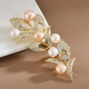Elegante Spilla a Foglia in Rame Oro Con Zirconia E Perla d'Acqua Dolce Piccola Spilla Elegante con Foglia Botanica Gioielli Regalo per Donne