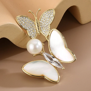 Élégante Broche Papillon en Cuivre Plaqué Or pour Femme Avec Coquille Blanche Zircone Künstliche Perle Accessoires de Costume