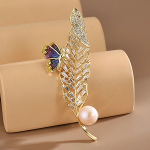 Luxury Copper Zirconia Leaf Brooch With Artificial Pearl And Butterfly Enamel For Women Elegant Wedding Party Fashion Jewelry Gift