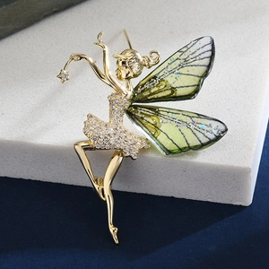Broche fée dansante exquise avec ailes d'ange et pierres de zircone micro-serties