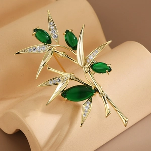 Élégante Broche en Cuivre Nœud de Bambou Avec Zirconia Vert Plaqué Or Broche de Revers Feuille Vintage Bijoux de Corsage pour Femmes Hommes