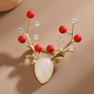 Broche Renne Vintage en Cuivre avec Zirconia et Perles Rouges Broche de Noël pour Femmes Hommes Accessoire de Vêtement Festif