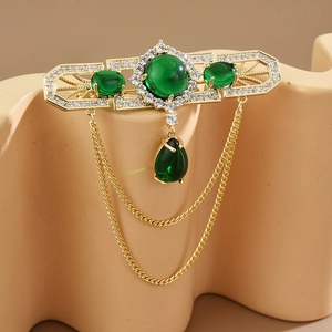 Vintage Hofstil Smaragdgrün Zirkonia Blumen Brosche Kupfer Vergoldet Quaste Brustnadel Für Damen Luxus Bankett Schmuck