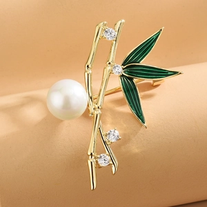 Spilla a Forma di Foglia di Bambù Creativa con Perla Artificial per Donna Lusso Rame Zircone Smalto Spilla Anti-esposizione Gioielli Regalo