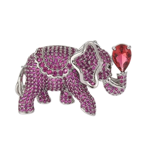 Spilla elefante elegante con zirconi rosa e gemma rossa su una base in argento