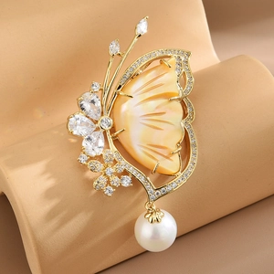 Eleganter Schmetterling Brosche Kupferlegierung Perlmutt Schale Zirkonia Blume Künstliche Perlenanhänger Corsage Damen Hochzeit Schmuck