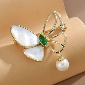 High-End Butterfly Brooch With Mother Of Artificial Pearl Shell And Green Zirconia Gold Plated Copper Artificial Pearl Brooch Pin For Women Suits