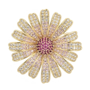 Exquisite daisy brooch with pink and white micro-set zircons on a gold-plated base