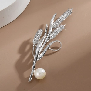 Élégante broche en argent en forme de blé ornée de zircons étincelants et d'une perle blanche