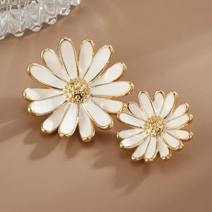 Élégante Broche Double Marguerite Blanche en Cuivre Émail Floral Pin de Revers pour Femmes Bijoux de Mode Accessoire pour Robe Manteau