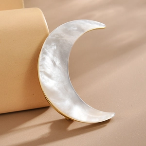 Natural Shell Crescent Moon Brooch For Women High-Grade Copper Breastpin Fashion Elegant Suit Coat Jewelry Accessories Gift