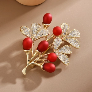 Broche Feuille en Cuivre Vintage pour Femme Baie Rouge Zirconia Incrusté Épingle pour Manteau Accessoires Hiver Bijou