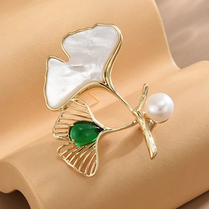 Broche Feuille de Ginkgo Cuivre Perle d'Eau Douce Nacre Agate Verte Accessoire de Vêtement Mode Niche Haut de Gamme Élégant pour Femme Cadeau