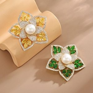 Eleganter Kupfer Blumen Brosche Mit Großer Künstliche Perle Und Zirkonia Funkelnde Fünfblättrige Blumen Anstecknadel Für Damen Mode Mantel Kleidung Schmuck