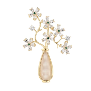 Broche élégante en forme de vase doré avec pierre œil de chat et cristaux de zircon vert